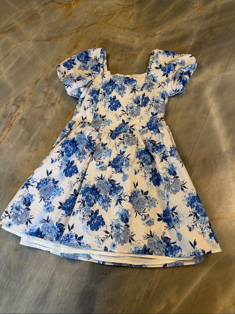 art class White and Blue Floral Puff-Sleeve Dress